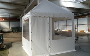 Летняя палатка с четырёхскатной крышей