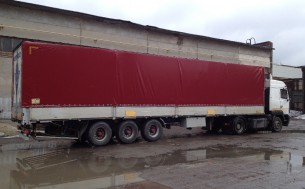 Тент бордового цвета для грузового автомобиля